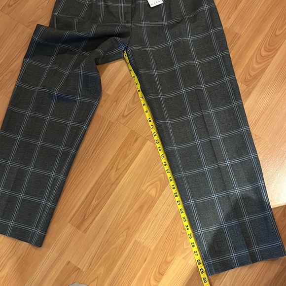 Brand new Marni wide leg pants. 100% wool. Grey. Size IT 42 = US 6 - Picture 9 of 12